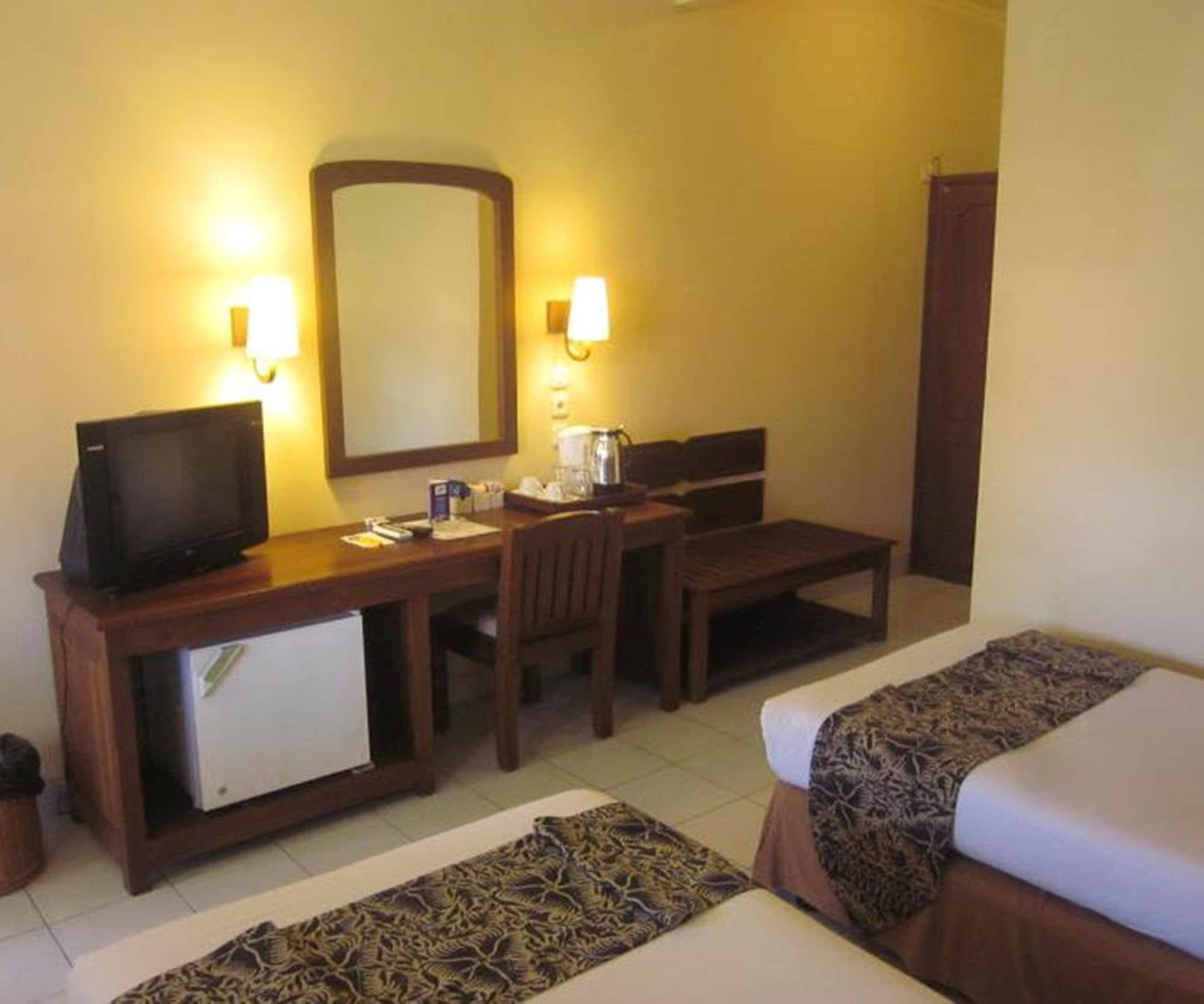 Besakih Beach Hotel Sanur  Exterior photo