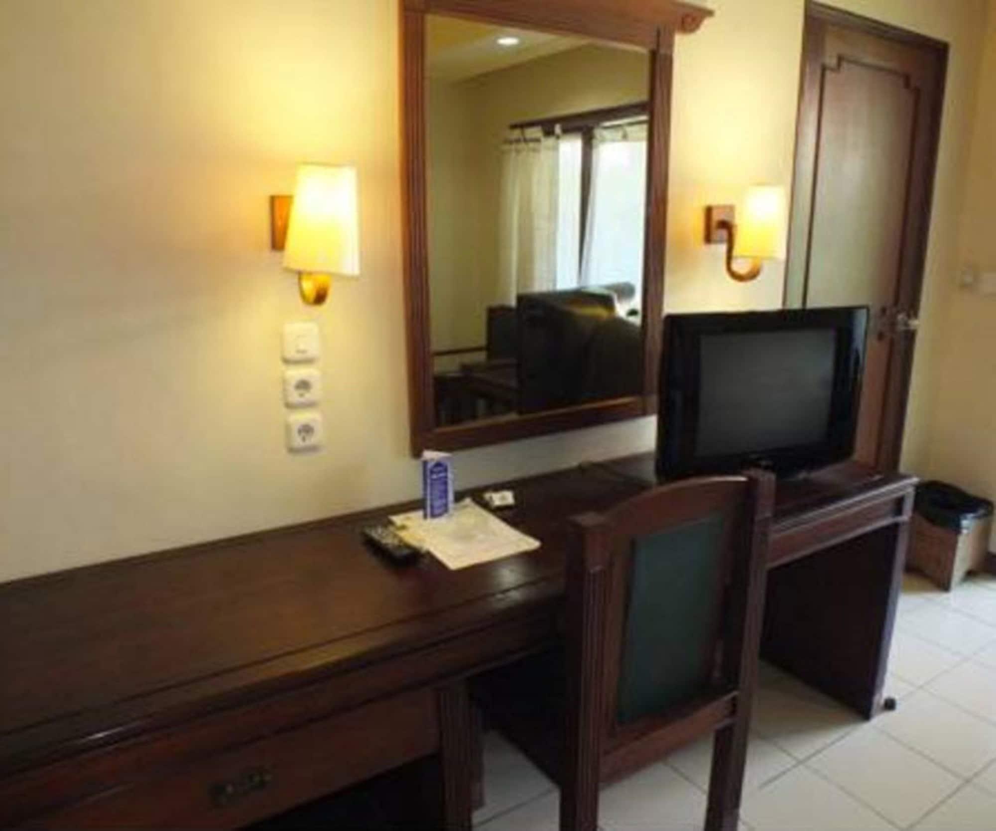 Besakih Beach Hotel Sanur  Exterior photo