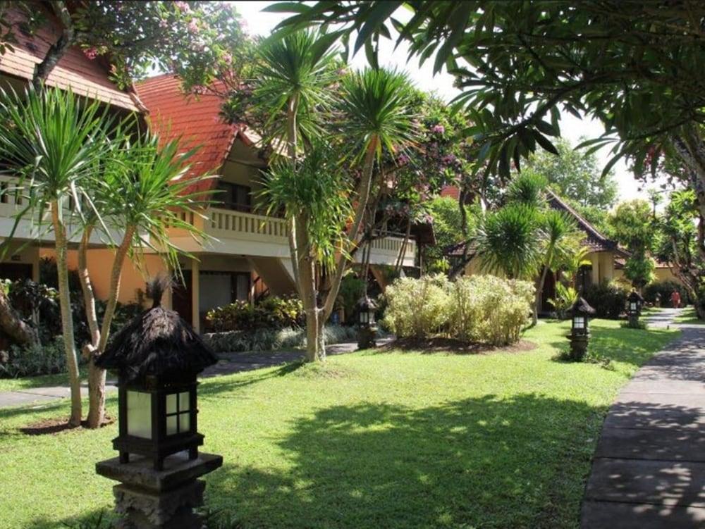 Besakih Beach Hotel Sanur  Exterior photo