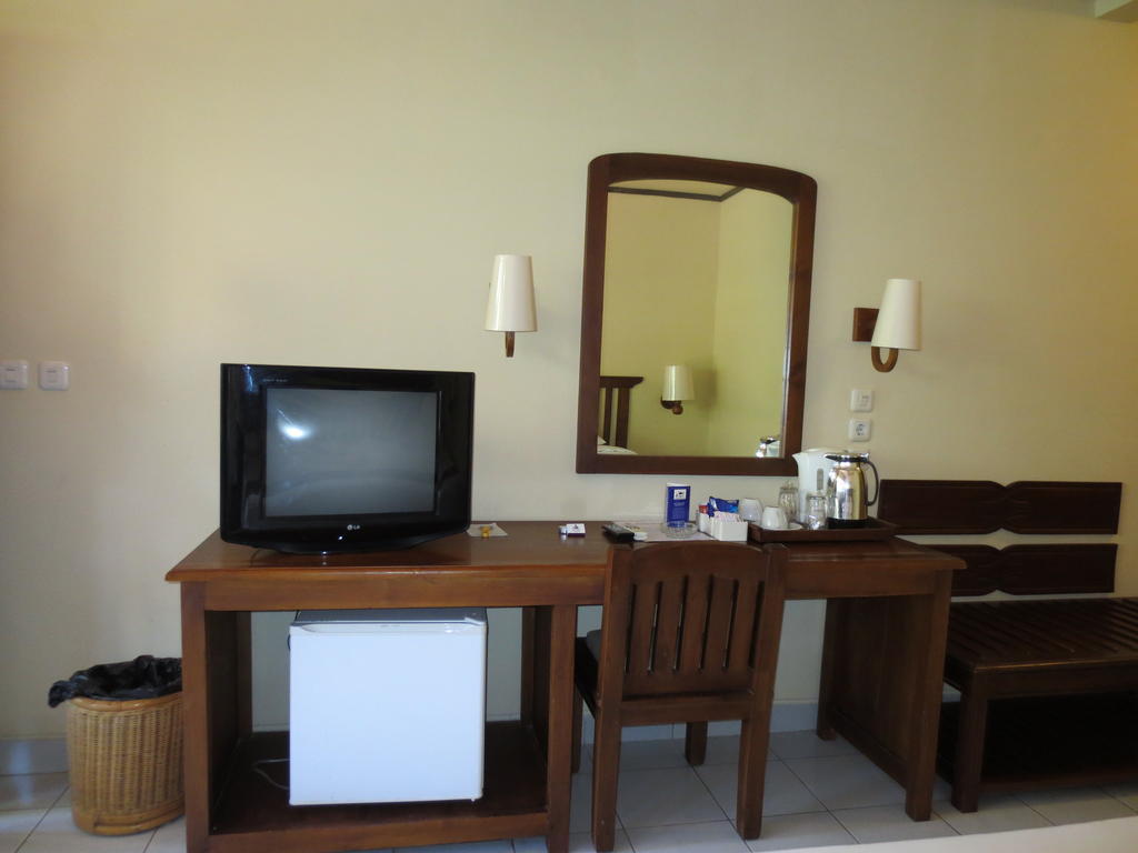 Besakih Beach Hotel Sanur  Exterior photo